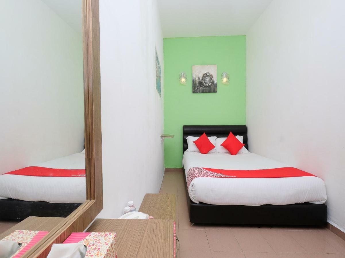 โอโย 850 โกลด์สตาร์ โฮเต็ล Hotel Chukai ภายนอก รูปภาพ