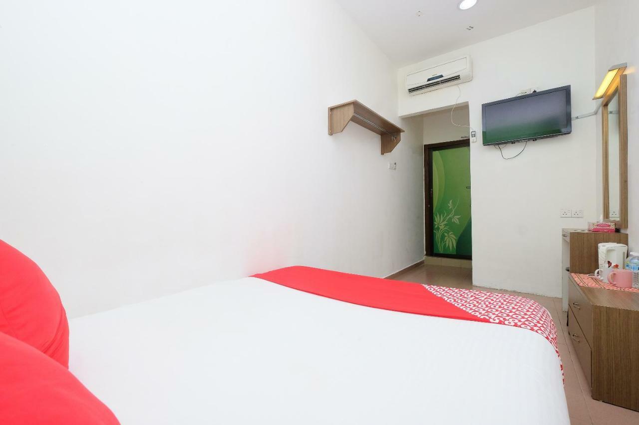 โอโย 850 โกลด์สตาร์ โฮเต็ล Hotel Chukai ภายนอก รูปภาพ