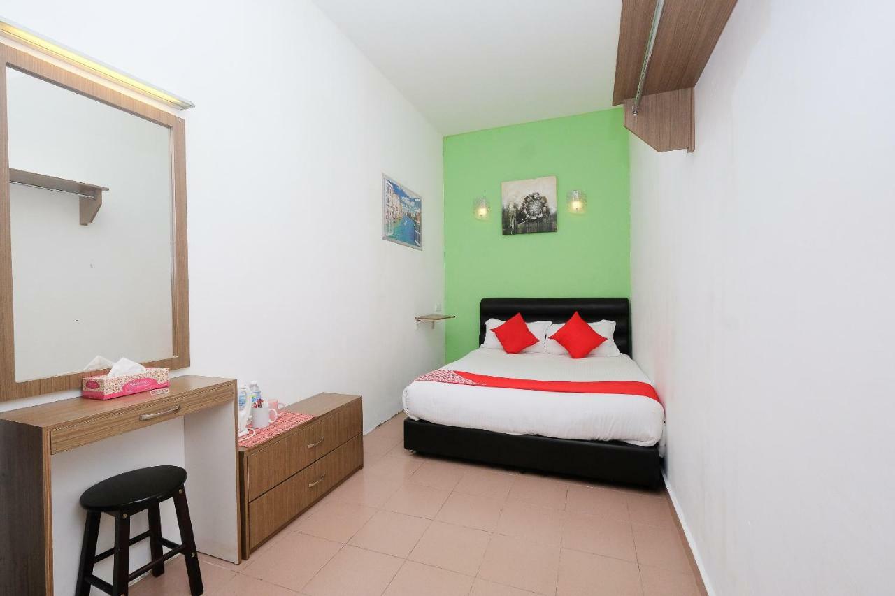 โอโย 850 โกลด์สตาร์ โฮเต็ล Hotel Chukai ภายนอก รูปภาพ