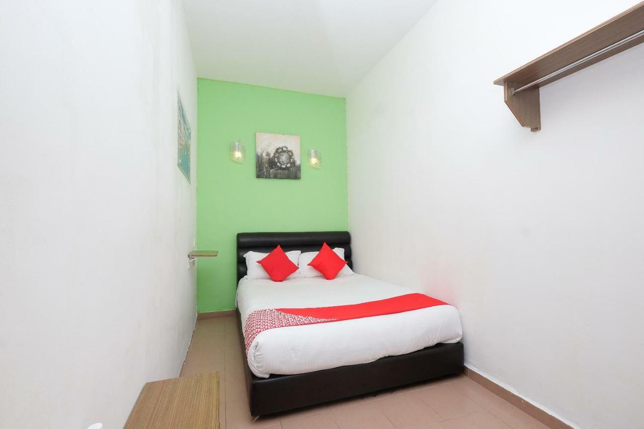 โอโย 850 โกลด์สตาร์ โฮเต็ล Hotel Chukai ภายนอก รูปภาพ